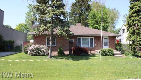 3649 E 9 Mile Rd, Warren, MI 48091