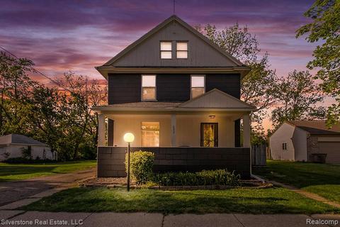 155 Whittemore St, Pontiac, MI 48342