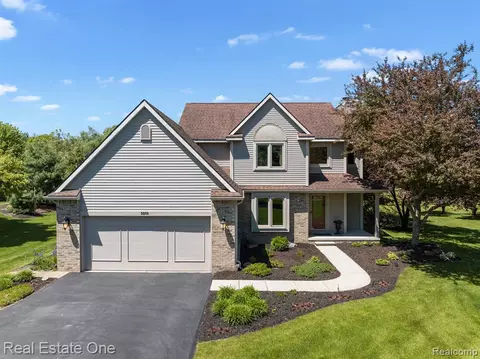 9808 Fairfax Ct, Pinckney, MI 48169