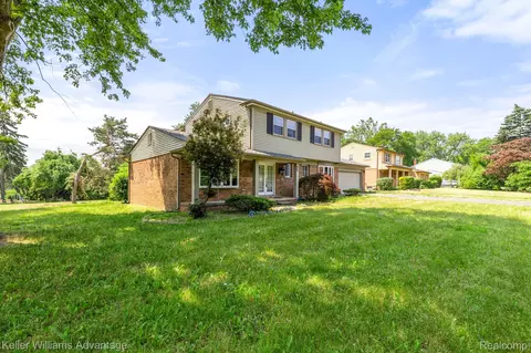 322 Douglas Dr, Bloomfield Hills, MI 48304