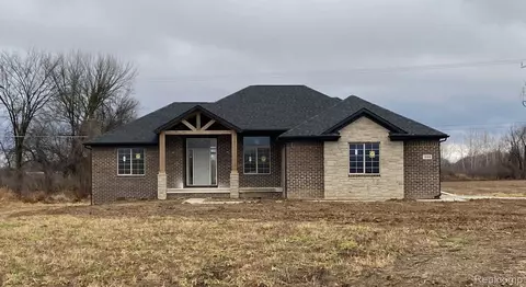 7065 Dryden Rd, Almont, MI 48003