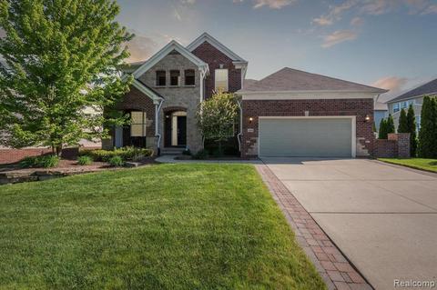 4586 Ottawa Dr, Lake Orion, MI 48359