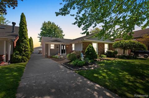 39510 Lakeshore Dr, Harrison Township, MI 48045