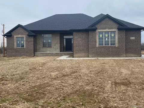 7075 Dryden Rd, Almont, MI 48003