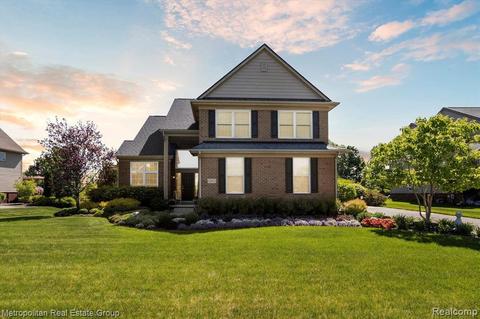 23812 Lyon Ridge Dr, South Lyon, MI 48178