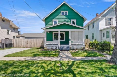 608 11th St, Port Huron, MI 48060