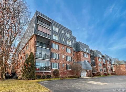 3415 Benjamin Ave #405, Royal Oak, MI 48073