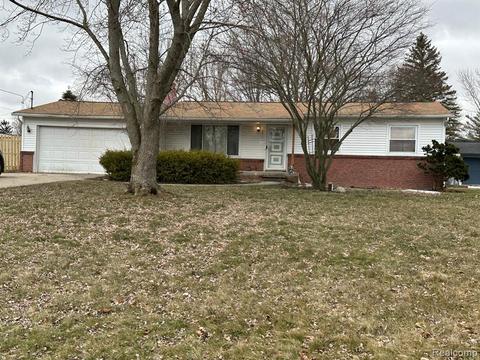 4478 N Hillcrest Cir, Flint, MI 48506