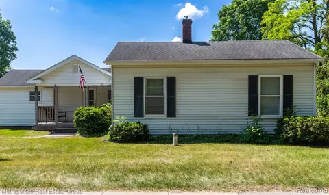 10324 Maple Rd, Hartland, MI 48353