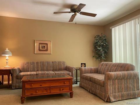 8593 Kennedy Cir #8, Warren, MI 48093