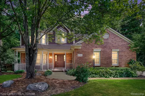6784 Granger Dr, Troy, MI 48098