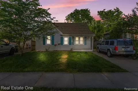 6077 Harold St, Taylor, MI 48180