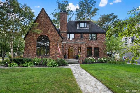 1305 Whittier Rd, Grosse Pointe Park, MI 48230