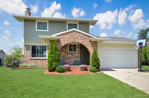45769 Heatherwoode Ln, Macomb, MI 48044