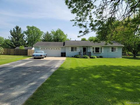 1092 Burns St, Mount Morris, MI 48458