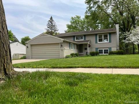 428 Welch Rd N, Northville, MI 48167
