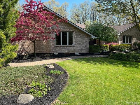 77830 Deerfield Dr, Bruce Township, MI 48065