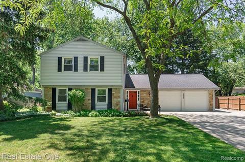 4697 Butler Dr, Troy, MI 48085