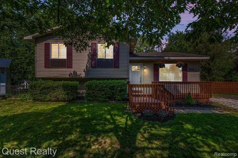 4435 Richalva Ct, Waterford, MI 48329