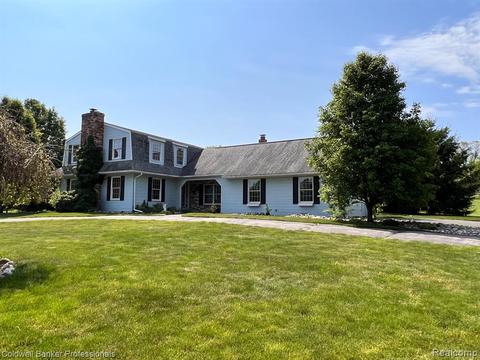 4349 Golden Glow Dr, Columbiaville, MI 48421