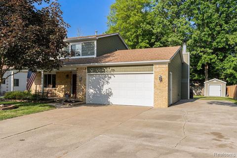 5279 Crestwood Dr, Grand Blanc, MI 48439