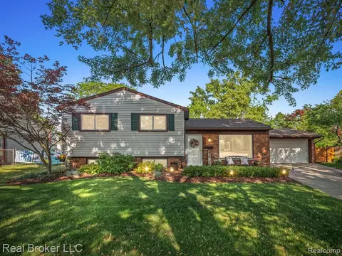 10049 Spies Ct, Plymouth, MI 48170