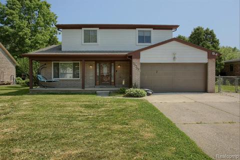 33737 Roselawn St, Chesterfield, MI 48047