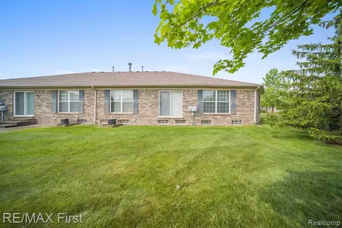 50326 Highpoint Ct, Macomb, MI 48044