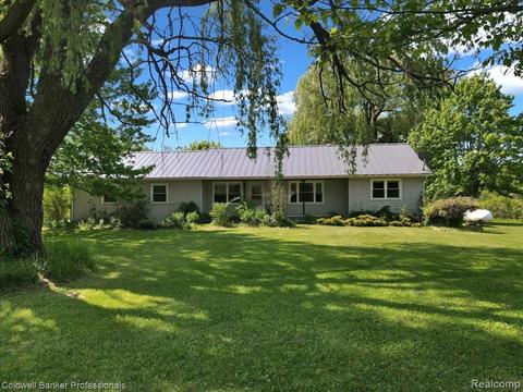 7990 Deanville Rd, Brown City, MI 48416