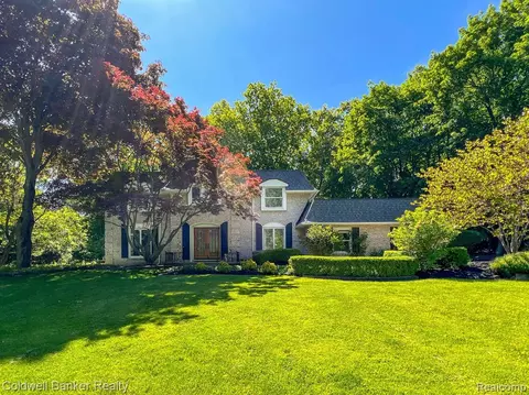 2960 Thedford, Bloomfield Hills, MI 48304