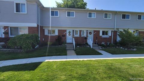 31945 Williamsburg St, Saint Clair Shores, MI 48082