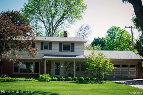 17401 San Rosa Blvd, Lathrup Village, MI 48076