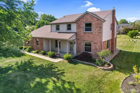 6266 Kiev St, West Bloomfield, MI 48324