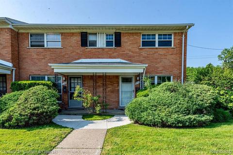2713 W 13 Mile Rd #4, Royal Oak, MI 48073