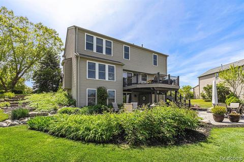 615 Deer Path Trl, Waterford, MI 48327
