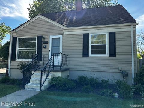 27059 Lawnwood St, Roseville, MI 48066