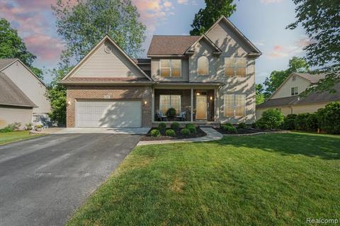 1401 Remsing St, Hartland, MI 48353