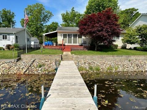 10825 Wynns Rd, Pinckney, MI 48169