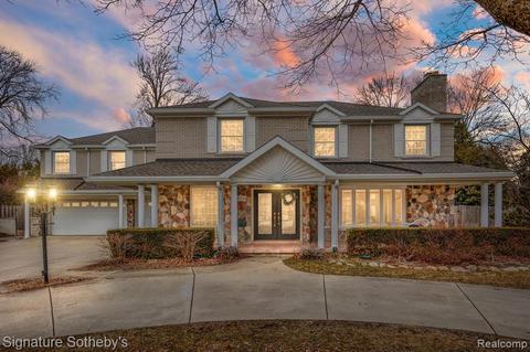 680 N Oxford Rd, Grosse Pointe Woods, MI 48236