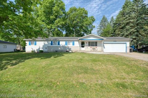 2195 Arbor Ave, Wixom, MI 48393