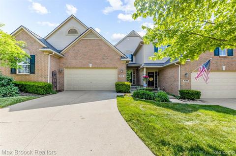 8196 Springdale Dr, White Lake, MI 48386