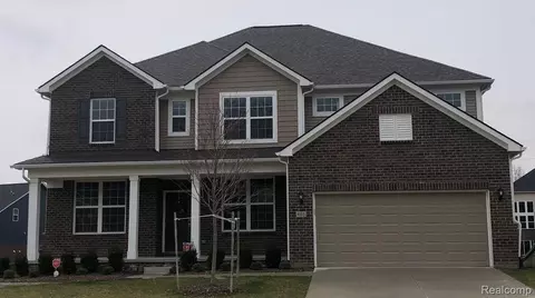 58642 Rachel Dr, South Lyon, MI 48178