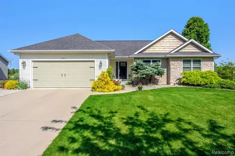 4902 Butterfield Dr, Midland, MI 48642