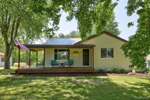 9478 Bray Rd, Millington, MI 48746