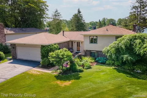 1103 Arbroak Way, Lake Orion, MI 48362