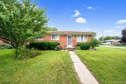 27251 Haverhill Dr, Warren, MI 48092