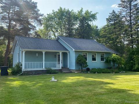 7320 Embury Rd, Grand Blanc, MI 48439