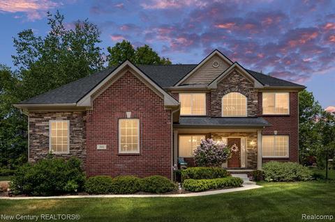 391 Golfside Dr, Oxford, MI 48371