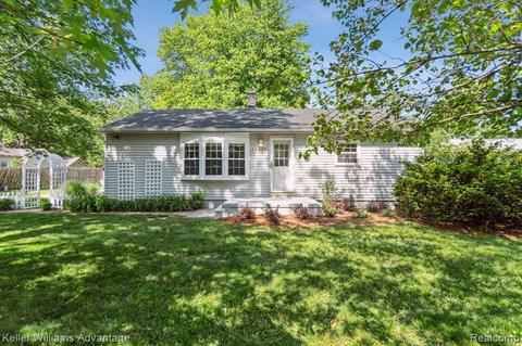 11295 Denne St, Livonia, MI 48150
