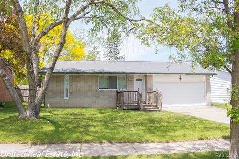 2397 Binghamton Dr, Auburn Hills, MI 48326